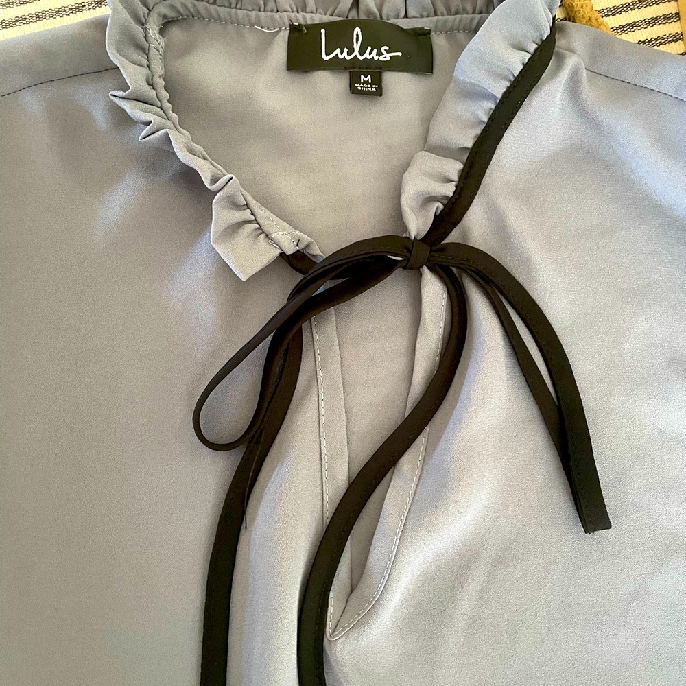 Lulu’s long sleeve blouse - Picture 2 of 3